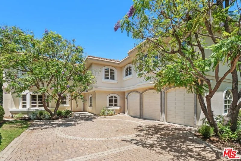 2293 Stratford Circle, Los Angeles, CA 90077