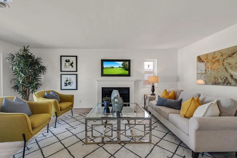 19077 Gliddon St, Castro Valley, CA 94546