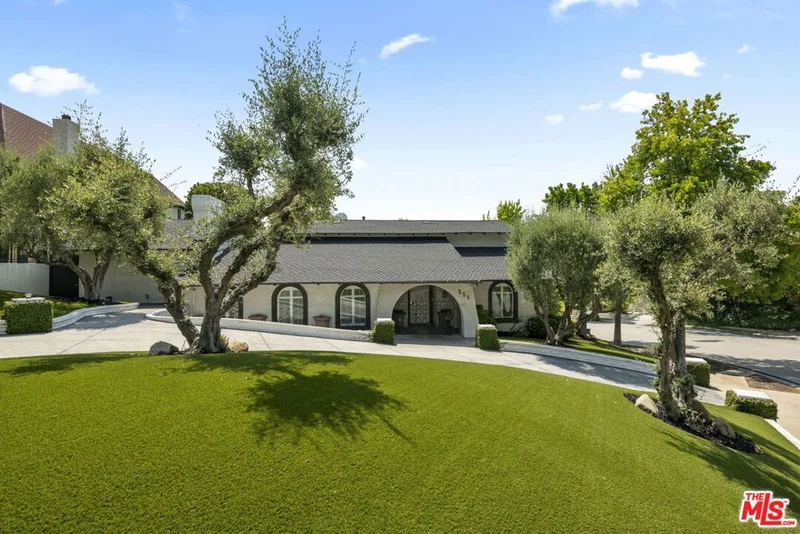 550 Hilgard Avenue, Los Angeles, CA 90024