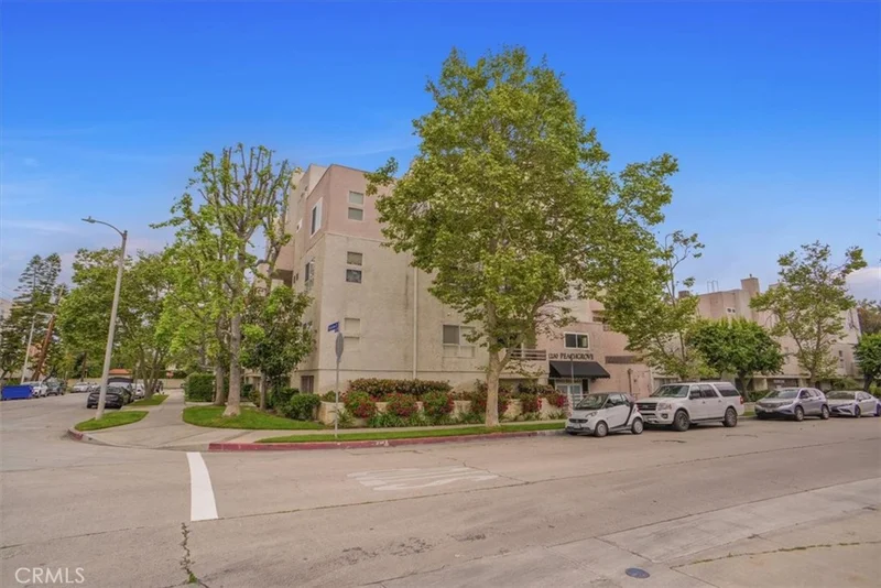 11230 Peach Grove Street 206, North Hollywood, CA 91601