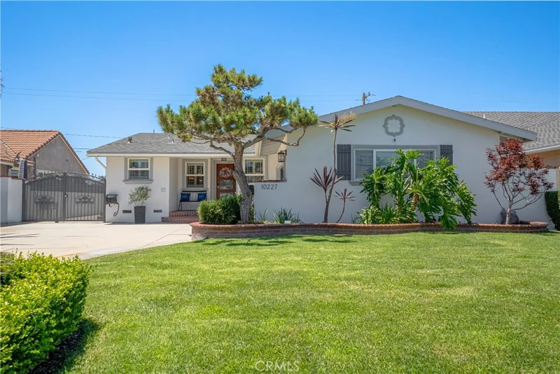 10227 Rives Avenue, Downey, CA 90241