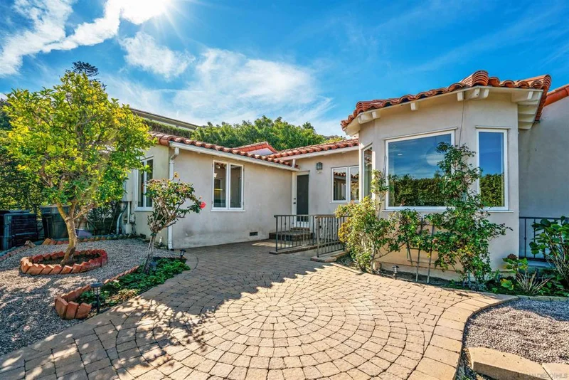 Photo 2 of 1865 Soledad Ave