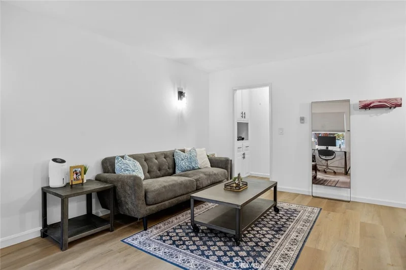 901 Linden Avenue 8, Long Beach, CA 90813
