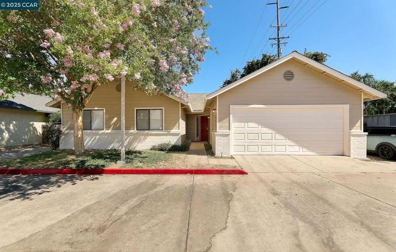 715 E Century Pl, Lodi, CA 95240