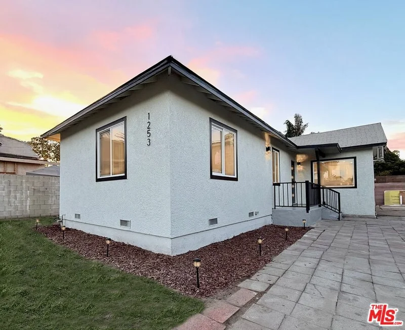 1253 W 61st Street, Los Angeles, CA 90044