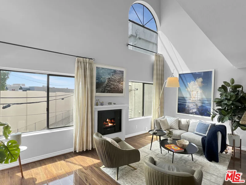 4211 Arch Drive 204, Studio City, CA 91604