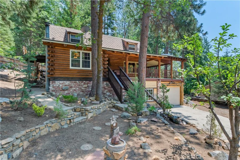 6211 Oak Avenue, Angelus Oaks, CA 92305