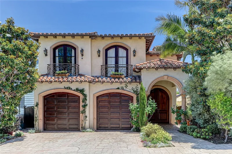 3008 Elm Avenue, Manhattan Beach, CA 90266