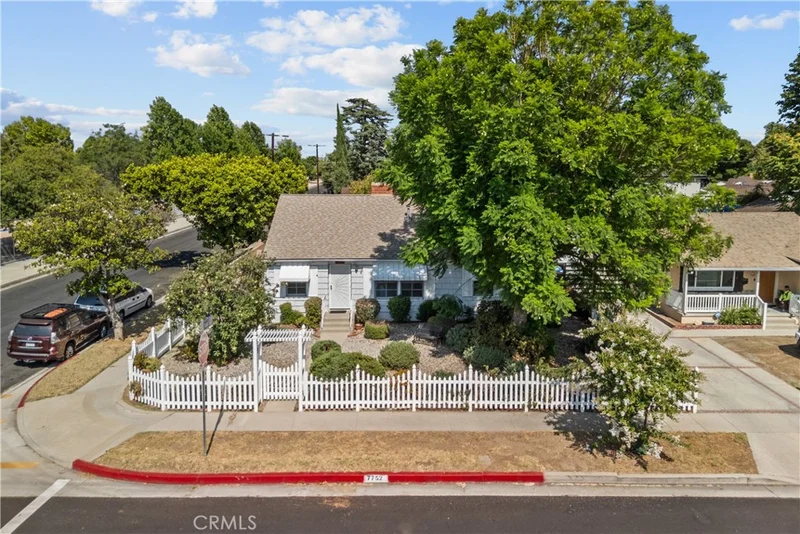 7752 Ostrom Avenue, Lake Balboa, CA 91406