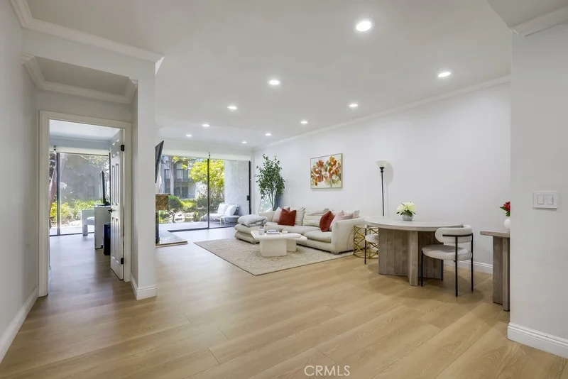 2526 W Macarthur Boulevard G, Santa Ana, CA 92704