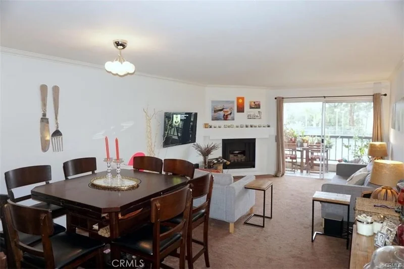 5520 Owensmouth Avenue 217, Woodland Hills, CA 91367
