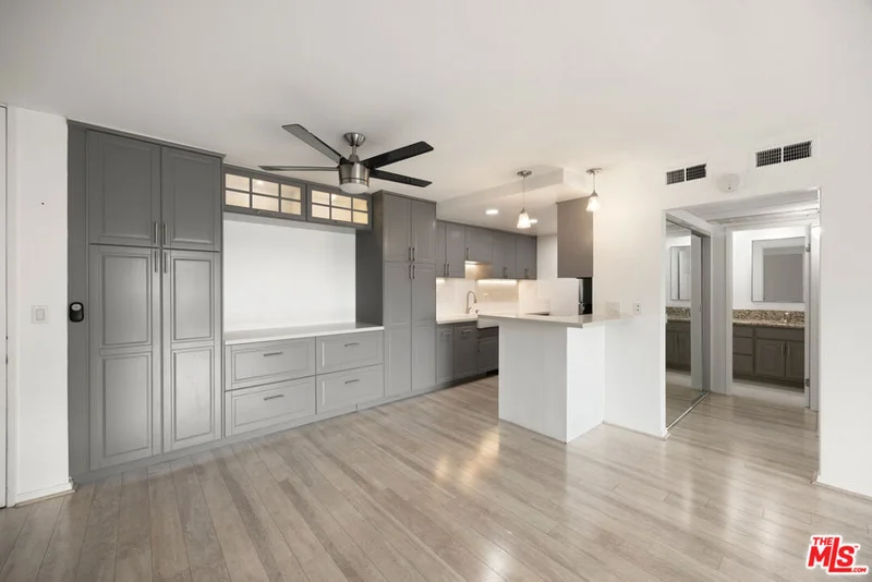 412 N Bellflower Boulevard 306, Long Beach, CA 90814