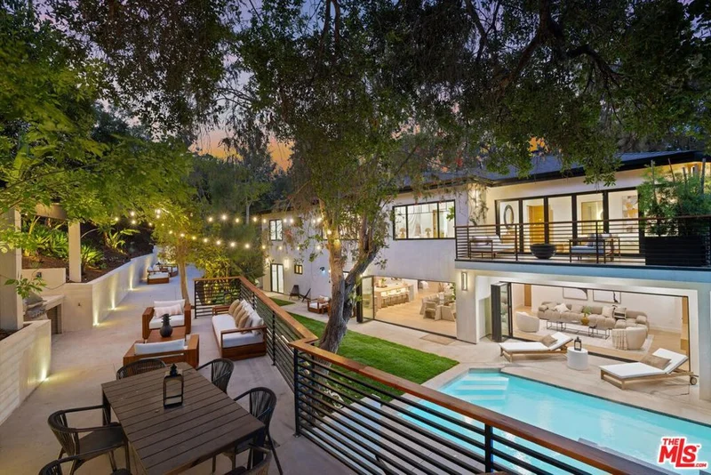 101 Greenfield Avenue, Los Angeles, CA 90049