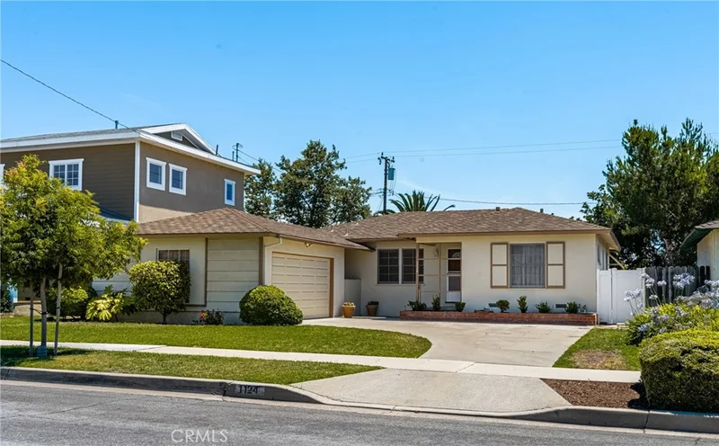 1124 E Lomita Avenue, Orange, CA 92867
