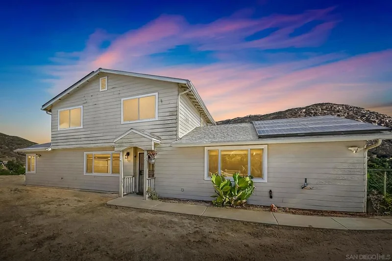 115 Summit Ln, El Cajon, CA 92019