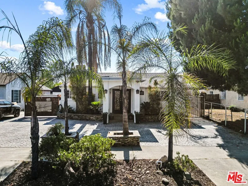 6319 Willowcrest Avenue, North Hollywood, CA 91606