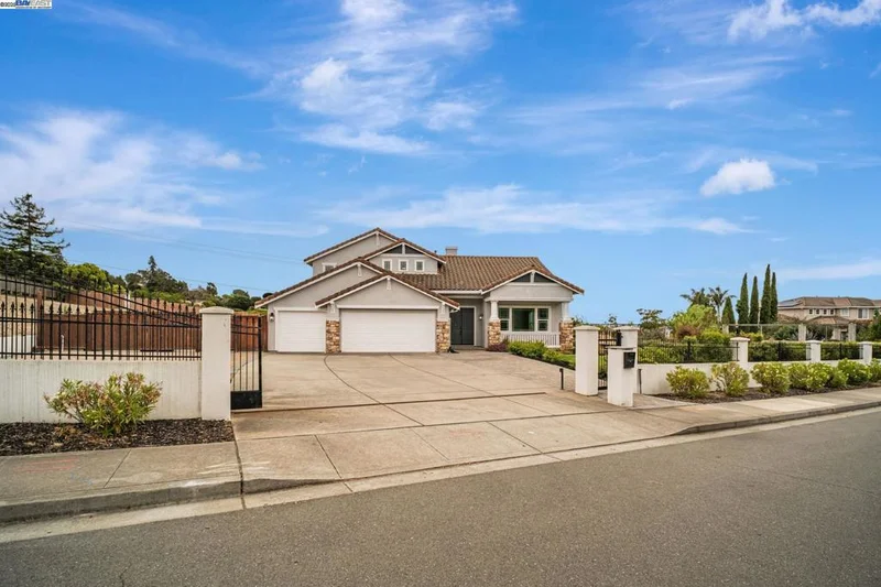 25389 Old Fairview Ave, Hayward, CA 94542