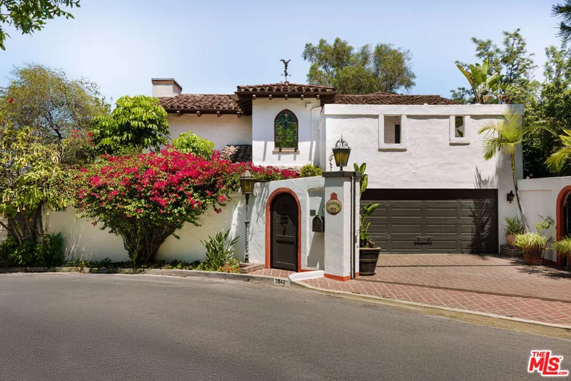 2942 Passmore Drive, Los Angeles, CA 90068