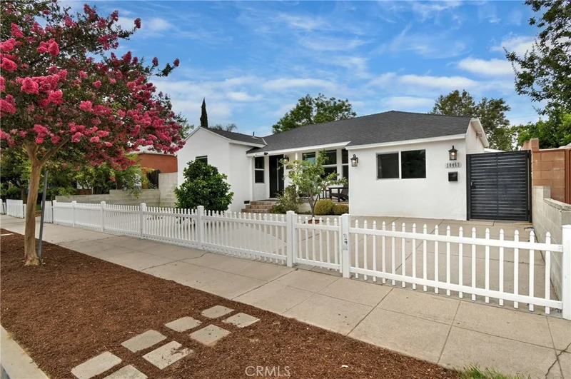 10455 Chandler Boulevard, North Hollywood, CA 91601
