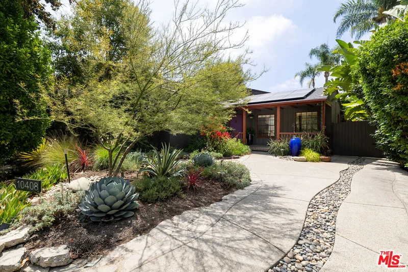 10408 Bloomfield Street, Toluca Lake, CA 91602