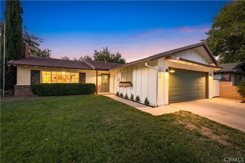 1127 W Avenue J-11, Lancaster, CA 93534