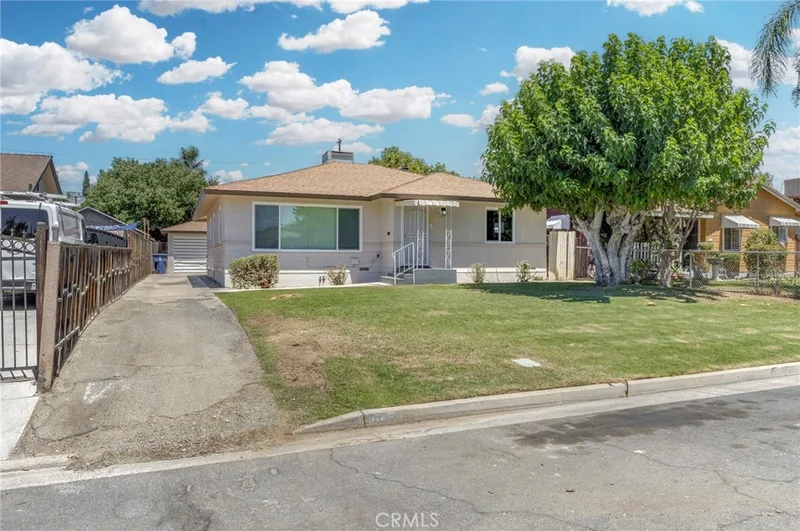 1018 Chester Place, Bakersfield, CA 93304