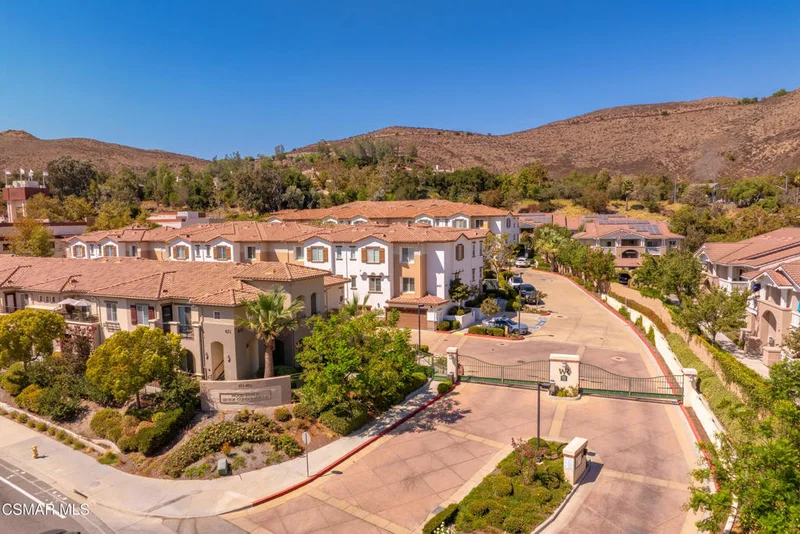 453 Country Club Drive 205, Simi Valley, CA 93065