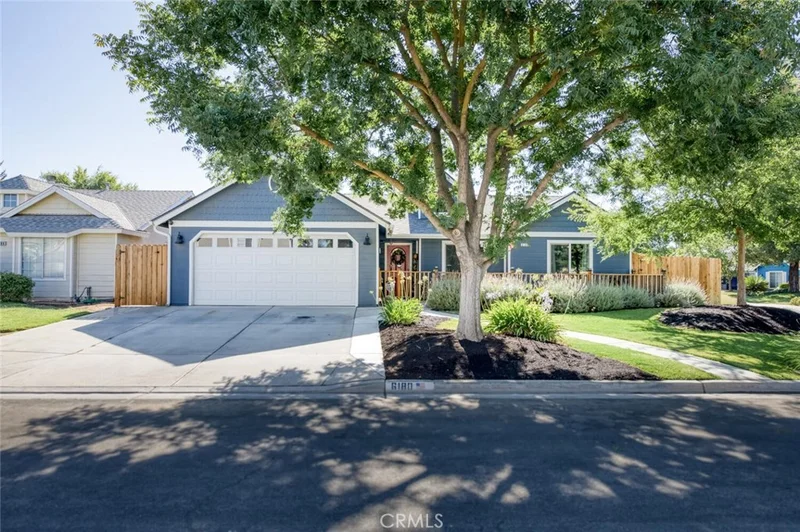 6180 N Gilroy Avenue, Fresno, CA 93722