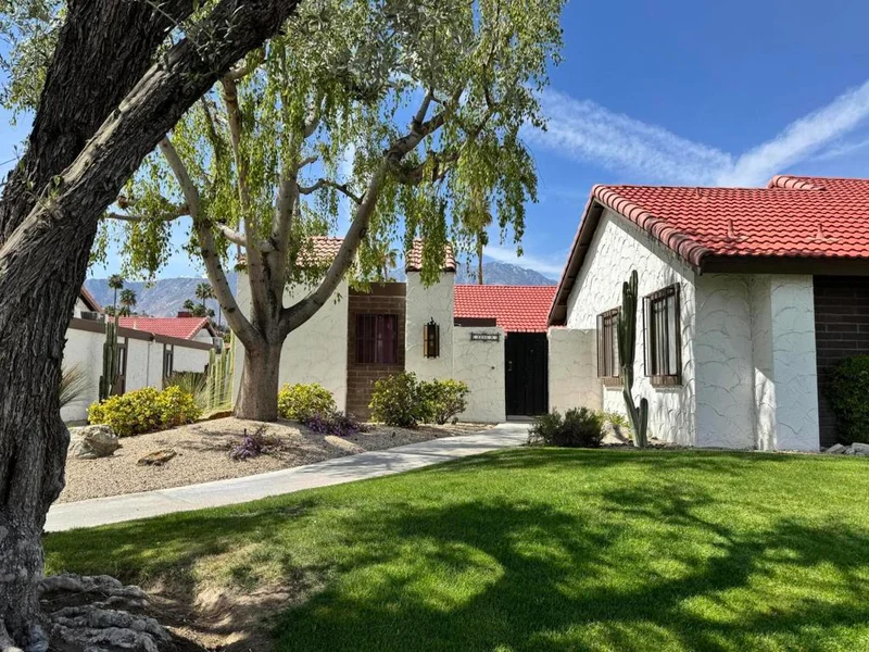 2255 E Miramonte Circle D, Palm Springs, CA 92264