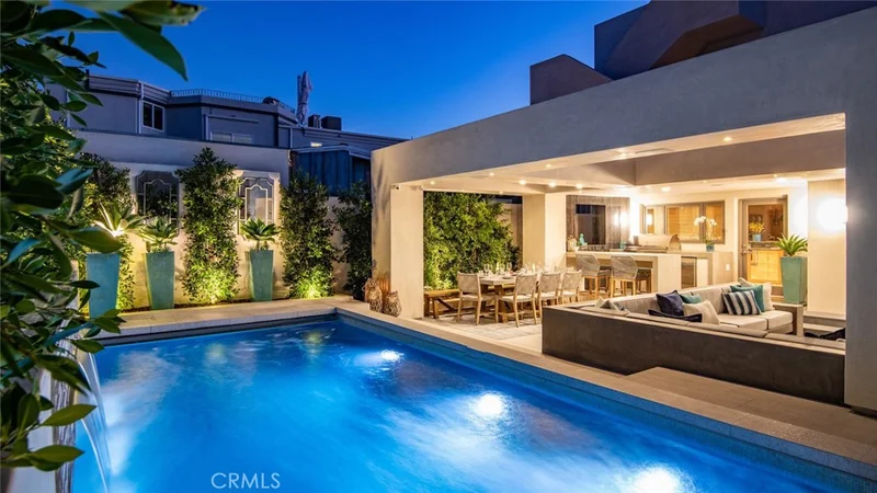 2540 Manhattan Avenue, Hermosa Beach, CA 90254