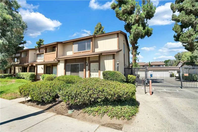 8713 Cedros Avenue, Panorama City, CA 91402