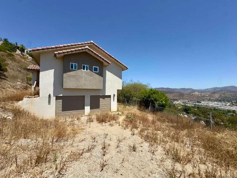 11677 Valle Vista Rd, Lakeside, CA 92040