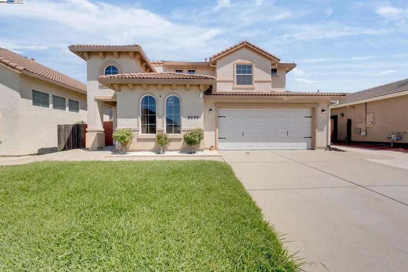 8690 Heritage Hill Dr, Elk Grove, CA 95624