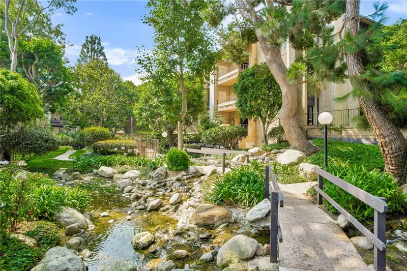 8675 Falmouth Avenue 121, Playa Del Rey, CA 90293