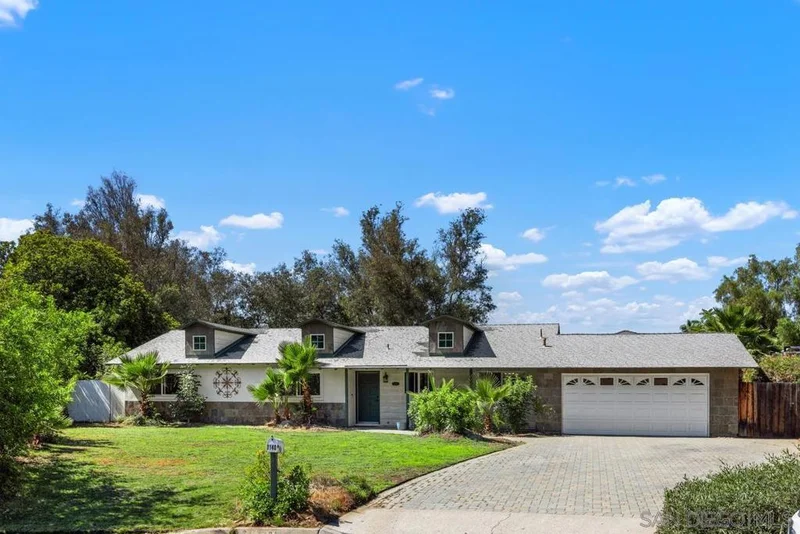 1140 Cloverleaf Dr, El Cajon, CA 92019
