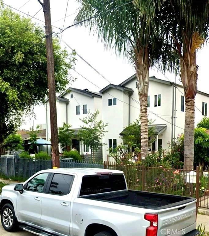 8725 Elm Street, Los Angeles, CA 90002