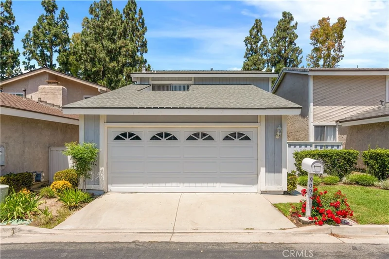 909 S S. Lake Summit Drive, Anaheim Hills, CA 92807