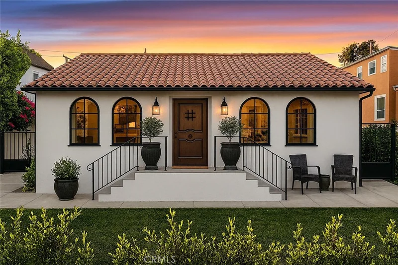 1027 S Lucerne Boulevard, Los Angeles, CA 90019