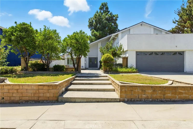 25381 Mackenzie Street, Laguna Hills, CA 92653