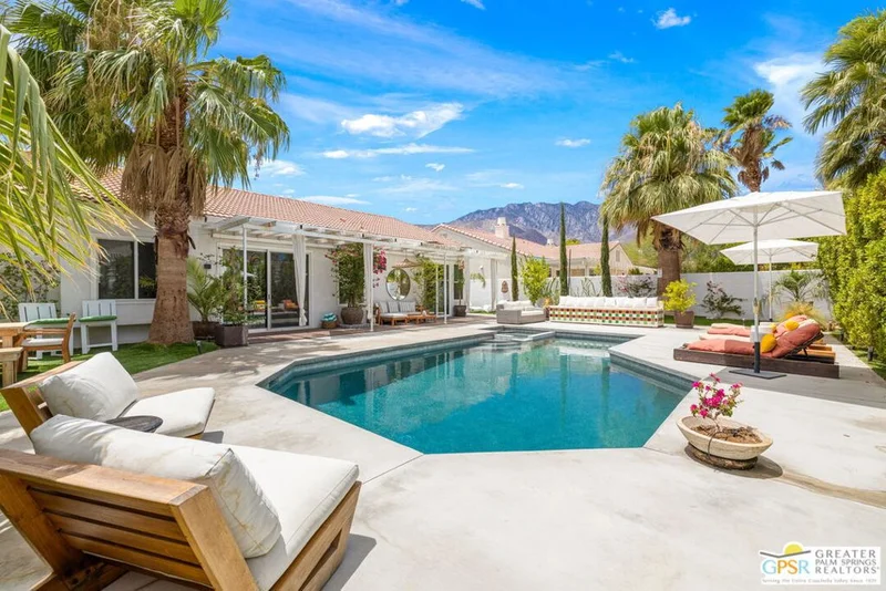 1122 E Via San Michael Road, Palm Springs, CA 92262