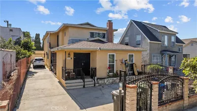 3887 S Van Ness Avenue photo 2