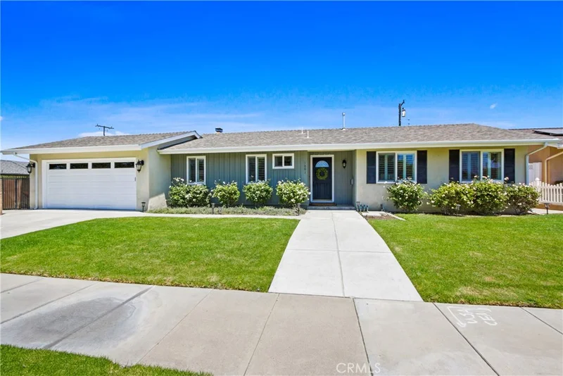 1001 E Saint James Avenue, Orange, CA 92865
