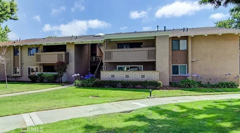 8877 Lauderdale Court 211C, Huntington Beach, CA 92646