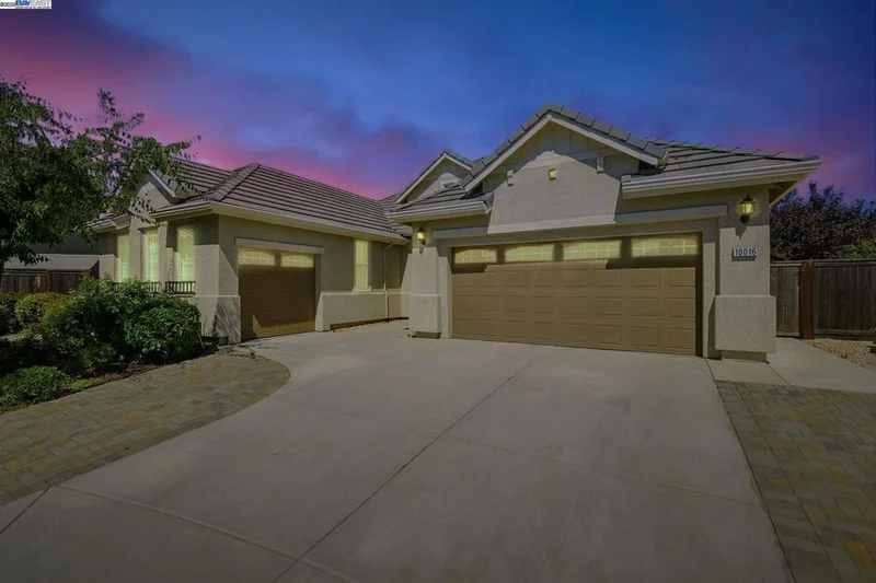 10016 Wagoner Way, Elk Grove, CA 95757