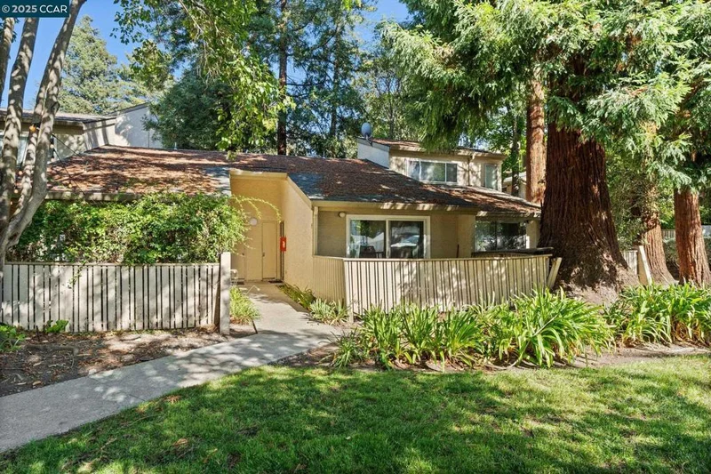 2708 Oak Rd 9, Walnut Creek, CA 94597