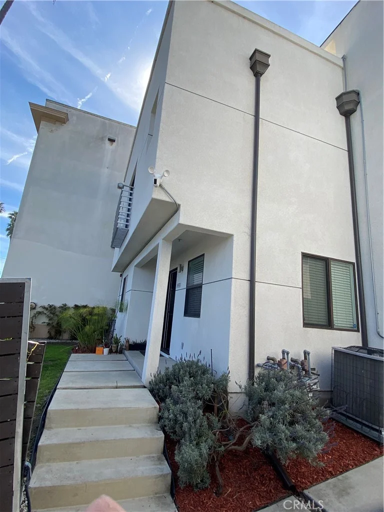 1431 Beacon photo 2