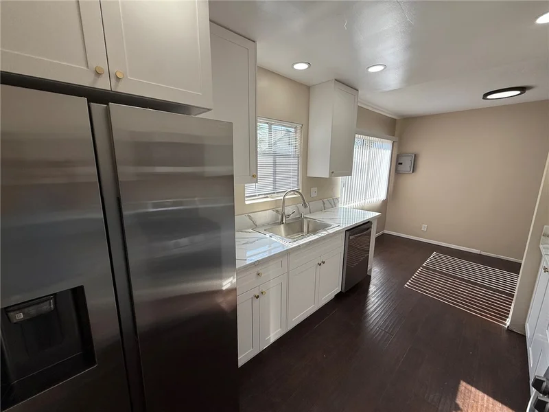 256 Euclid Place B photo 2