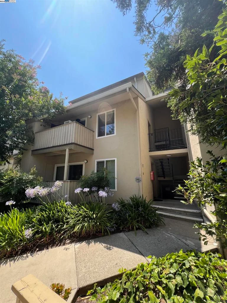 2712 Oak Rd 57, Walnut Creek, CA 94597