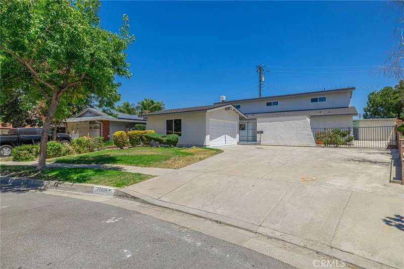 27204 Lakehurst Avenue, Canyon Country, CA 91351