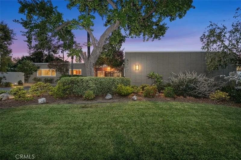 6207 Capistrano Avenue, Woodland Hills, CA 91367